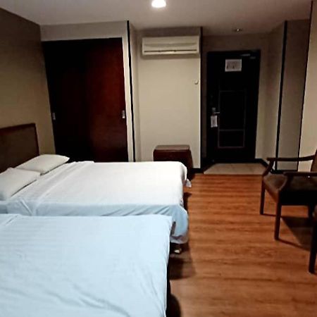 Hotel Sadong88 Кота Кинабалу Екстериор снимка