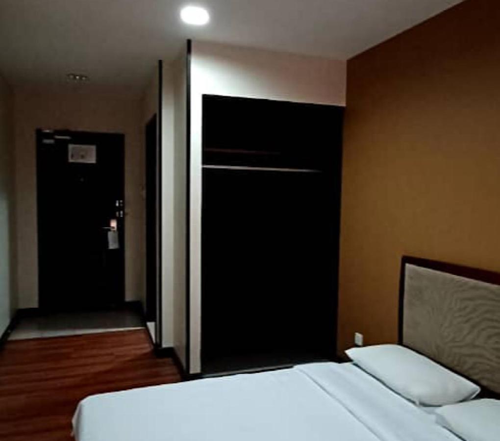 Hotel Sadong88 Кота Кинабалу Екстериор снимка