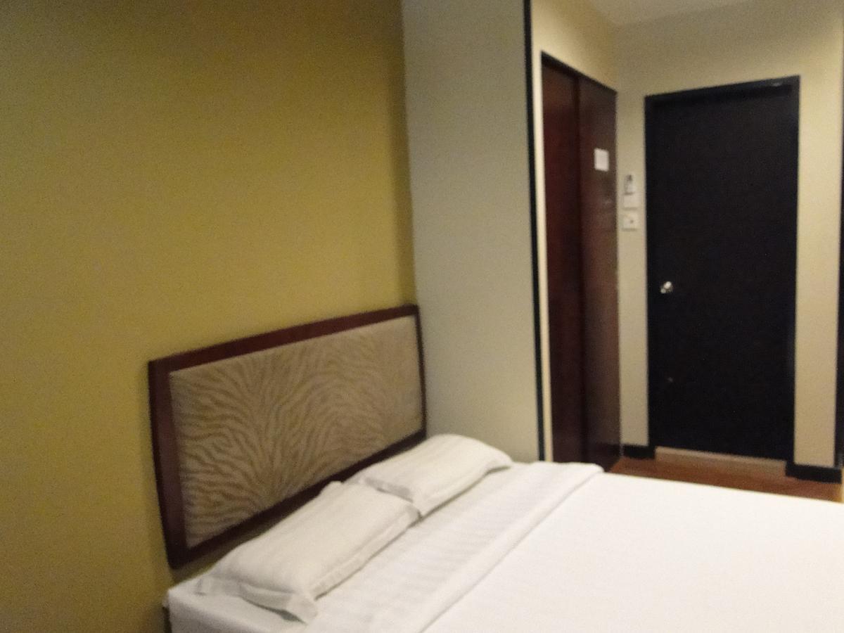 Hotel Sadong88 Кота Кинабалу Екстериор снимка