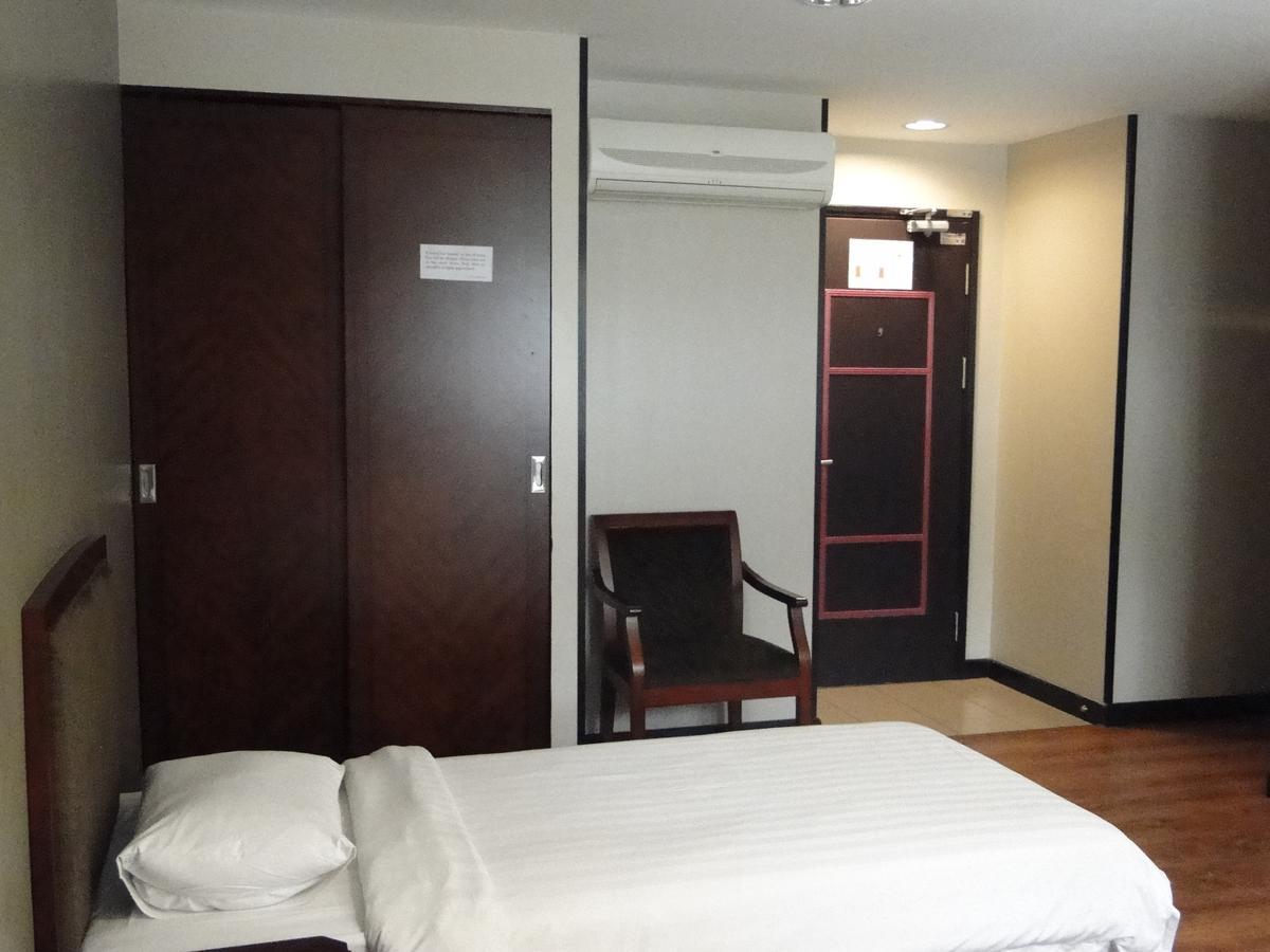 Hotel Sadong88 Кота Кинабалу Екстериор снимка