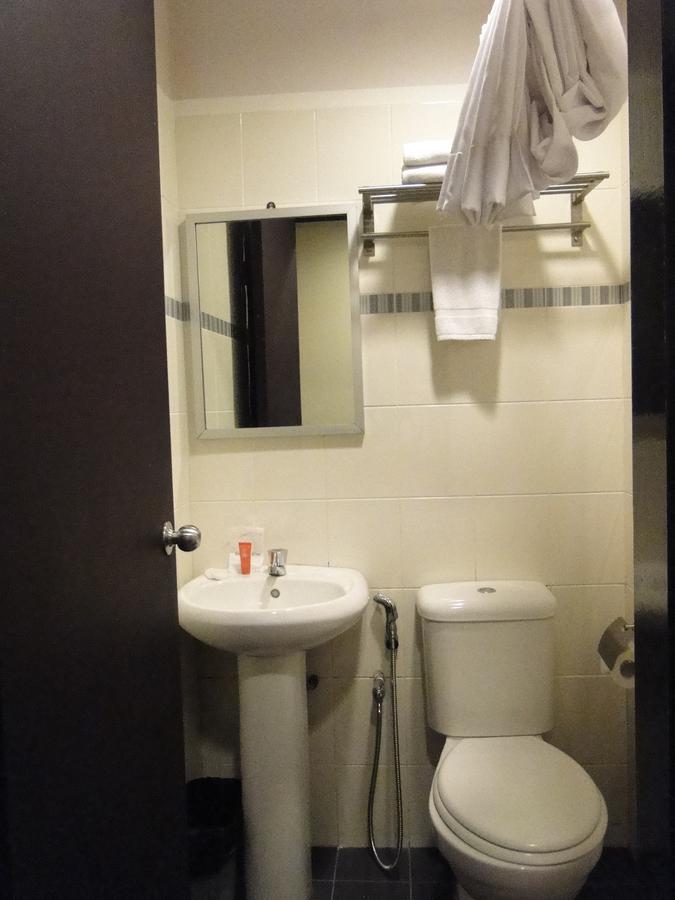 Hotel Sadong88 Кота Кинабалу Екстериор снимка