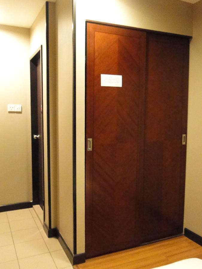Hotel Sadong88 Кота Кинабалу Екстериор снимка