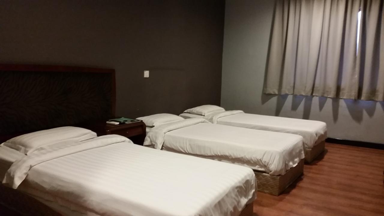 Hotel Sadong88 Кота Кинабалу Екстериор снимка
