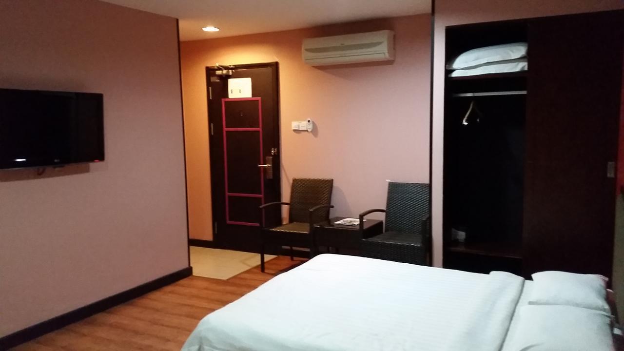 Hotel Sadong88 Кота Кинабалу Екстериор снимка