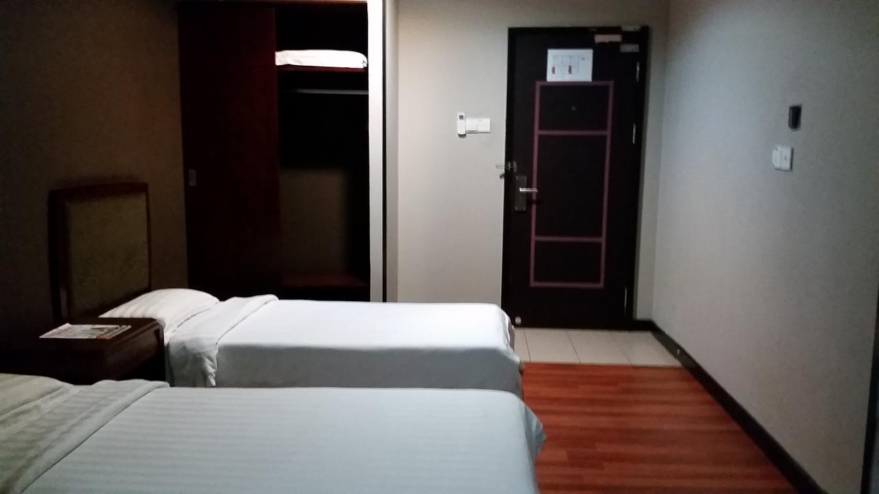 Hotel Sadong88 Кота Кинабалу Екстериор снимка